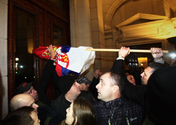 Хаос на улазу у Скупштину: Бошко Обрадовић покушао да уђе и викао Разваљуј! (ВИДЕО / ФОТО)